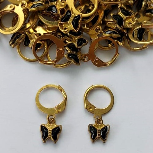 BRINCO NO BRUTO PRONTO PARA O BANHO -  (CX.120)  BRINCO ARGOLINHA DE PRESSÃO BORBOLETA EM VIDRO PRETA 8MM  - PESO: 0,8GR - BRU15534