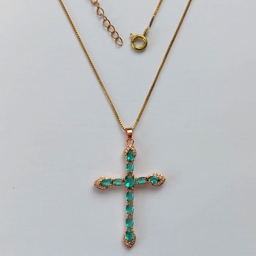 GARGANTILHA NO BRUTO PRONTO PARA O BANHO(CX63) - GARGANTILHA COM CORRENTE VENEZIANA 45CM - PINGENTE CRUCIFIXO COM ZIRCÔNIAS VERDES 28X40MM - PESO TOTAL 4,7GR - BRU15540