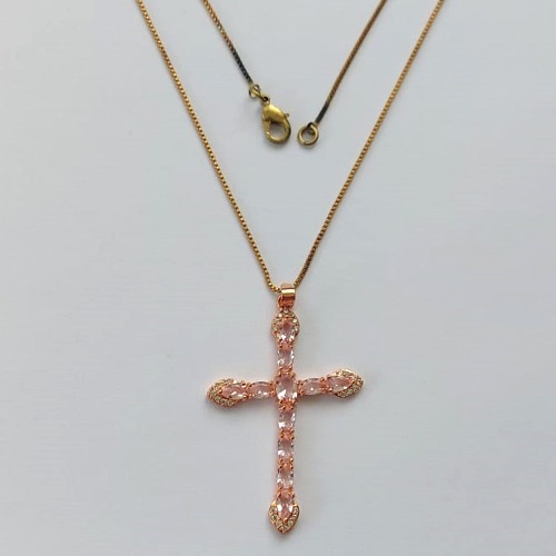 GARGANTILHA NO BRUTO PRONTO PARA O BANHO(CX63) - GARGANTILHA COM CORRENTE VENEZIANA 45CM - PINGENTE CRUCIFIXO COM ZIRCÔNIAS ROSA 28X40MM - PESO TOTAL 4,7GR - BRU15541
