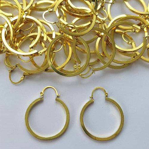 BRINCO NO BRUTO PRONTO PARA O BANHO(CX37) - BRINCO ARGOLA - TAMANHO: 28MM - PESO TOTAL 5,4GR - COMPOSIÇÃO: LATÃO - BRU15561