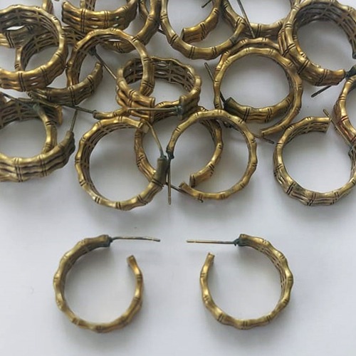 BRINCO NO BRUTO PRONTO PARA O BANHO  (CX 66) - BRINCO DE ARGOLA TRIPLA 21MM - LARGURA 5MM - PESO TOTAL 6,4GR - BRU15569