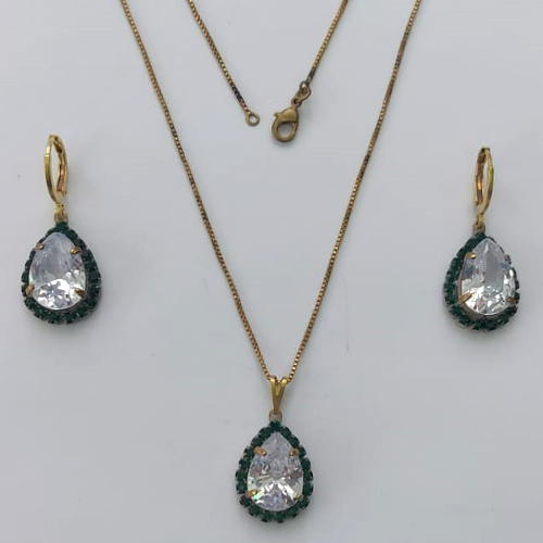 CONJUNTO NO BRUTO PRONTO PARA O BANHO(CX88)- CORRENTE VENEZIANA 45CM + EXTENSOR E FECHO LAGOSTA - BRINCOS ARGOLINHA DE PRESSÃO E PINGENTES COM BASES CRAVEJADAS EM CRISTAIS VERDES E ZIRCÔNIA CRISTAL 10X14MM - PESO TOTAL 11,2GR - BRU15575