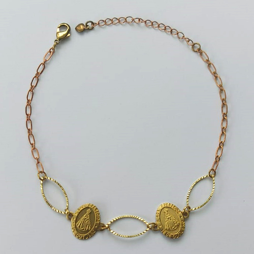 PULSEIRA NO BRUTO PRONTA PARA O BANHO  (CX.25)  (3.1447A2) PULSEIRA COM 2 PINGENTES NOSSA SRA APARECIDA E ELEMENTOS VAZADOS 18CM + EXTENSOR - PESO TOTAL 2,3GR - BRU15593