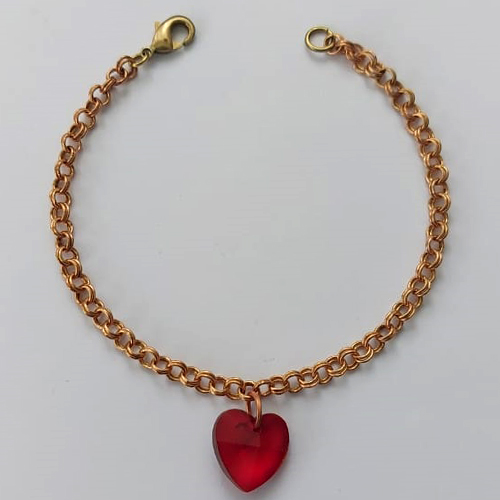 PULSEIRA NO BRUTO PRONTA PARA O BANHO - (L-1067D) PULSEIRA COM ELOS DUPLOS E PINGENTE CORAÇÃO EM VIDRO VERMELHO 14MM - TAMANHO 18CM - LARGURA 4MM - FECHO LAGOSTA - PESO 6,2GR - COMPOSIÇÃO: LATÃO / VIDRO - BRU15625