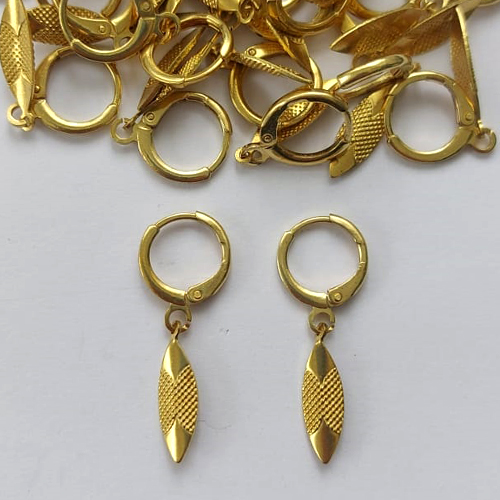 BRINCO NO BRUTO PRONTO PARA O BANHO - (CX.25) M (E2306) BRINCO ARGOLINHA DE PRESSÃO COM PINGENTE NAVETE CURVADA 15MM - PESO: 1,3GR - COMPOSIÇÃO: 100% LATÃO - BRU15643