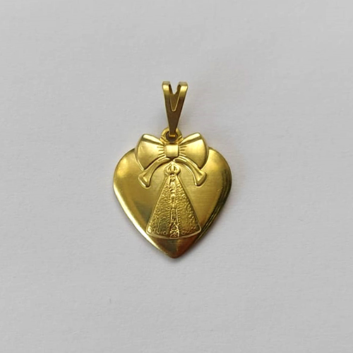 PINGENTE NO BRUTO PRONTO PARA O BANHO - (5203) PINGENTE CORAÇÃO COM NOSSA SRA APARECIDA 17MM - PESO: 0,8GR - COMPOSIÇÃO: 100% LATÃO - BRU15660