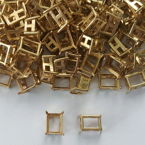 ACESSÓRIO NO BRUTO PRONTO PARA O BANHO - BASE EM ALTA FUSÃO PARA PINGENTE RETANGULAR 6X8MM - COMPOSIÇÃO: ALTA FUSÃO - PESO TOTAL 0,5GR (VENDIDO POR UNIDADE) - BRU0003190