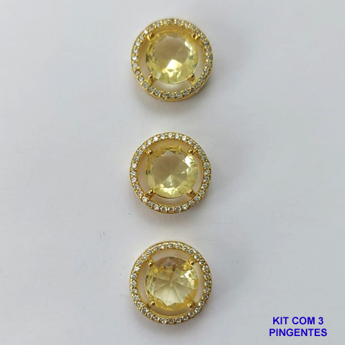 PINGENTE NO BRUTO PRONTO PARA O BANHO - KIT COM 3 PINGENTES COM BASES EM ALTA FUSÃO REDONDAS CRAVEJADAS COM MICROS ZIRCÔNIAS CRISTAIS E PEDRA EM ZIRCÔNIA AMARELA 10MM - PESO TOTAL 6,6GR - BRU15805