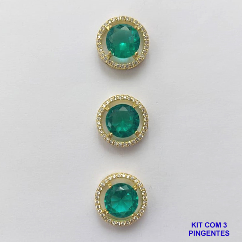 PINGENTE NO BRUTO PRONTO PARA O BANHO - KIT COM 3 PINGENTES COM BASES EM ALTA FUSÃO REDONDAS CRAVEJADAS COM MICROS ZIRCÔNIAS CRISTAIS E PEDRA EM ZIRCÔNIA VERDE 10MM - PESO TOTAL 6,6GR - BRU15813