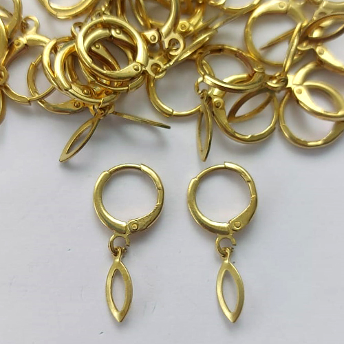 BRINCO NO BRUTO PRONTO PARA O BANHO - (E2896) BRINCO ARGOLINHA DE PRESSÃO COM PINGENTE NAVETE VAZADA 11MM - PESO: 1,1GR - COMPOSIÇÃO: 100% LATÃO - BRU15817