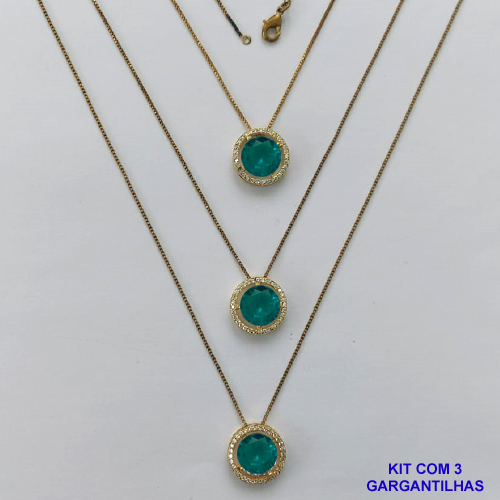 GARGANTILHA NO BRUTO PRONTA PARA O BANHO - KIT COM 3 GARGANTILHAS COM CORRENTES VENEZIANA 45CM E PINGENTES COM BASES EM ALTA FUSÃO REDONDAS CRAVEJADAS COM MICROS ZIRCÔNIAS CRISTAIS E PEDRA EM ZIRCÔNIA VERDE 10MM - PESO TOTAL 9,4GR - BR15841