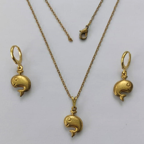 CONJUNTO NO BRUTO PRONTO PARA O BANHO - (E0848) CONJUNTO COM CORRENTE CADEADO 45CM E BRINCO ARGOLINHA DE PRESSÃO E PINGENTES BALEIA DUPLA 12MM - PESO: 4GR - COMPOSIÇÃO: 100% LATÃO - BRU15869