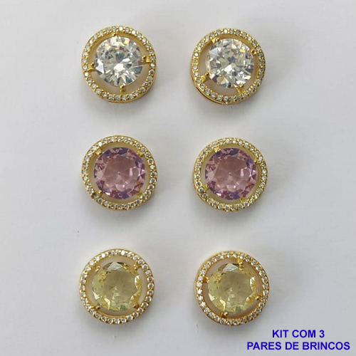 BRINCO NO BRUTO PRONTO PARA O BANHO - KIT COM 3 BRINCOS DE PINO COM BASES EM ALTA FUSÃO REDONDAS CRAVEJADAS COM MICROS ZIRCÔNIAS CRISTAIS E PEDRAS EM ZIRCÔNIAS 10MM - PESO TOTAL 16,4GR BRU15882