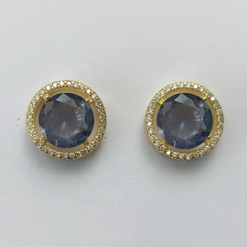 BRINCO NO BRUTO PRONTO PARA O BANHO - BRINCO DE PINO COM BASE EM ALTA FUSÃO REDONDA CRAVEJADA COM MICROS ZIRCÔNIAS CRISTAIS E PEDRA EM ZIRCÔNIA LILÁS 10MM - PESO TOTAL 5,3GR BRU15892