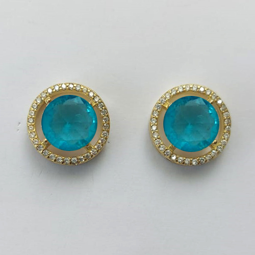 BRINCO NO BRUTO PRONTO PARA O BANHO - BRINCO DE PINO COM BASE EM ALTA FUSÃO REDONDA CRAVEJADA COM MICROS ZIRCÔNIAS CRISTAIS E PEDRA EM ZIRCÔNIA AZUL 10MM - PESO TOTAL 5,3GR BRU15894