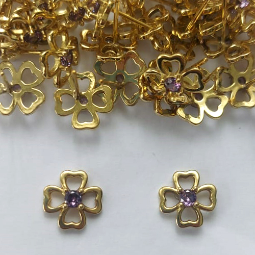 BRINCO NO BRUTO PRONTO PARA O BANHO   (CX.17)  (BX001208 C022) - BRINCO DE PINO FLOR COM ZIRCÔNIA LILÁS - TAMANHO 10MM - PESO TOTAL DO PAR 0,9GR - BRU15910