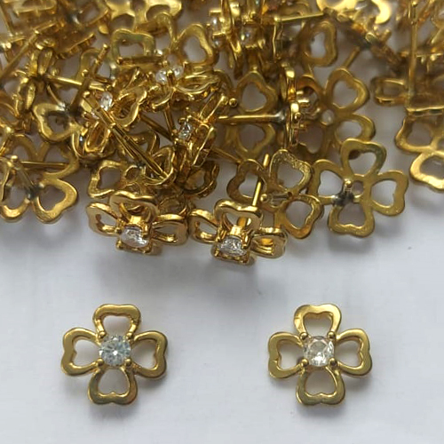 BRINCO NO BRUTO PRONTO PARA O BANHO  (CX,17)   (BX001208W) - BRINCO DE PINO FLOR COM ZIRCÔNIA CRISTAL - TAMANHO 10MM - PESO TOTAL DO PAR 0,9GR - BRU15911