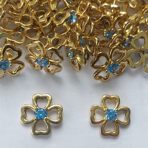 BRINCO NO BRUTO PRONTO PARA O BANHO  (CX.17)  (BX001208 C296) - BRINCO DE PINO FLOR COM ZIRCÔNIA AZUL - TAMANHO 12MM - PESO TOTAL DO PAR 1,2GR - BRU15913