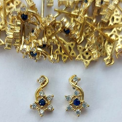 BRINCO NO BRUTO PRONTO PARA O BANHO (CX.17)  (BX001309 C001) - BRINCO DE PINO FLOR COM ZIRCÔNIAS - TAMANHO 11MM - PESO TOTAL DO PAR 0,6GR - BRU15916