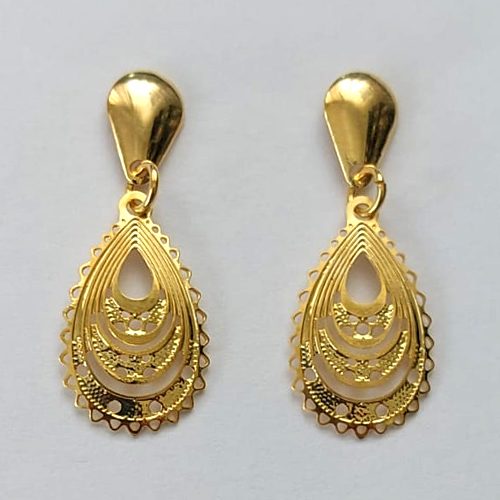 BRINCO FOLHEADO A OURO - BANHADO COM 5 MILÉSIMOS + VERNIZ DIAMOND - BRINCO DE PINO GOTA VAZADA 26MM - OURO354