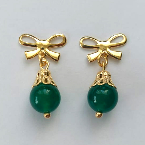 BRINCO FOLHEADO A OURO - BANHADO COM 5 MILÉSIMOS + VERNIZ DIAMOND - BRINCO DE PINO BASE LACINHO E PEDRA JADE VERDE 23MM - OURO356