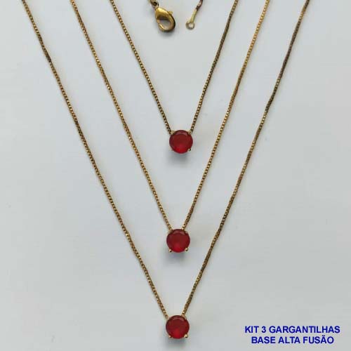 GARGANTILHA NO BRUTO PRONTA PARA O BANHO - KIT COM 3 GARGANTILHAS COM CORRENTES VENEZIANAS 45CM COM BASES EM LATÃO E PINGENTE EM ZIRCÔNIA PONTO DE LUZ VERMELHA REDONDA 6X6CM - PESO TOTAL 7,2GR - BRU16002