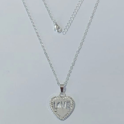 GARGANTILHA FOLHEADA A PRATA COM 50 MILÉSIMOS + VERNIZ DIAMOND - GARGANTILHA CORRENTE CADEADO 45CM CORAÇÃO ESCRITO LOVE VAZADO 17MM -PRA574
