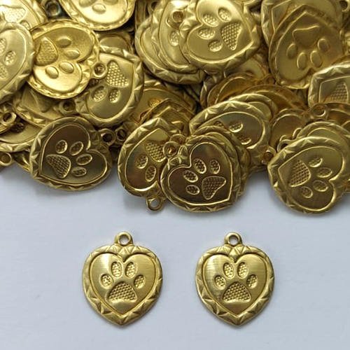 ACESSÓRIO NO BRUTO PRONTO PARA O BANHO - (3.1768A1) (CXZ.105) CORAÇÃO COM PATINHA 12MM COM UM FURO - PESO 0,3GR - COMPOSIÇÃO: 100% LATÃO (PEÇA VENDIDA POR UNIDADE) - BRU0003198