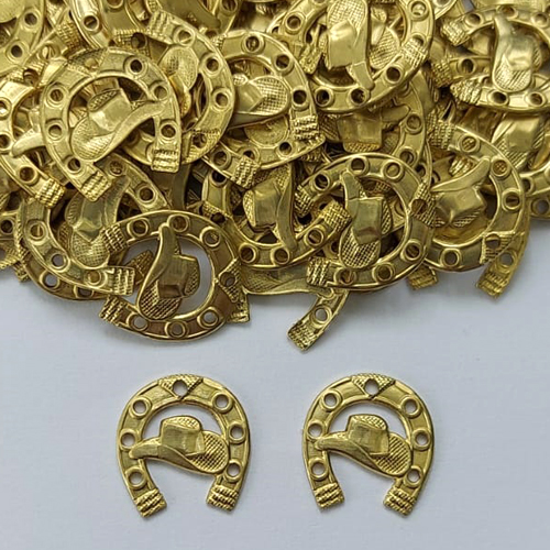 ACESSÓRIO NO BRUTO PRONTO PARA O BANHO(CX139) - (3.2390F1) FERRADURA COM CHAPÉU COWBOY 13MM COM UM FURO - PESO 0,3GR - COMPOSIÇÃO: 100% LATÃO (PEÇA VENDIDA POR UNIDADE) - BRU0003201