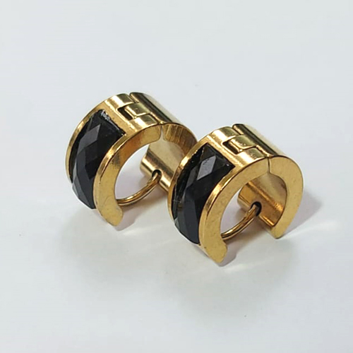 BRINCO EM AÇO INOXIDÁVEL - (CX.137) BRINCO DE ARGOLA DOURADA COM STRASS PRETO 7X14MM - COMPOSIÇÃO: AÇO INOXIDÁVEL - AÇO2169