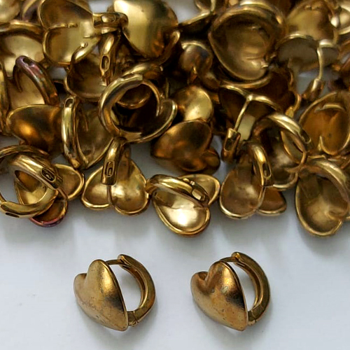 BRINCO NO BRUTO PRONTO PARA O BANHO(CX138) - BRINCO ARGOLINHA DE PRESSÃO (TRANQUETA) COM CORAÇÃO - TAMANHO: 10X10MM - PESO TOTAL 1GR - BRU16043