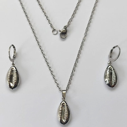 CONJUNTO EM AÇO INOXIDÁVEL - CONJUNTO COM CORRENTE 50CM (CX.109) (AÇO03C) BRINCO ARGOLINHA DE PRESSÃO E PINGENTE BUZIOS 15MM - COMPOSIÇÃO: AÇO INOXIDÁVEL - AÇO2180