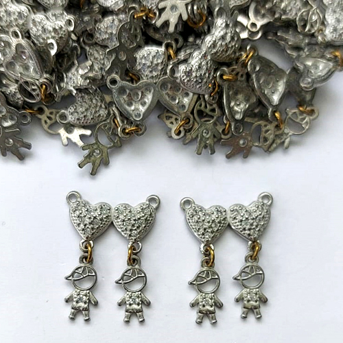 PINGENTE NO BRUTO PRONTO PARA O BANHO(CX139) - (MAD) PINGENTE CANGA COM DOIS MENINOS COM MICROS ZIRCÔNIAS 15X20MM - PESO 1,6GR - BRU16066