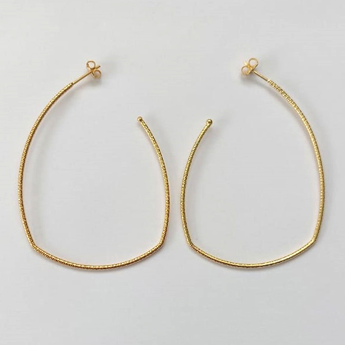 BRINCO FOLHEADO A OURO - BANHADO COM 5 MILÉSIMOS + VERNIZ DIAMOND - BRINCO DE PINO GRANDE TIPO ARGOLA 67MM - OURO425