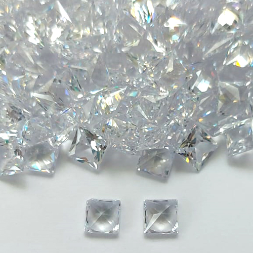 ACESSÓRIO NO BRUTO PRONTO PARA BANHO - ZIRCÔNIA QUADRADA CRISTAL 6X6MM - PESO: 0,3GR - (VALOR UNITÁRIO) - BRU0003212