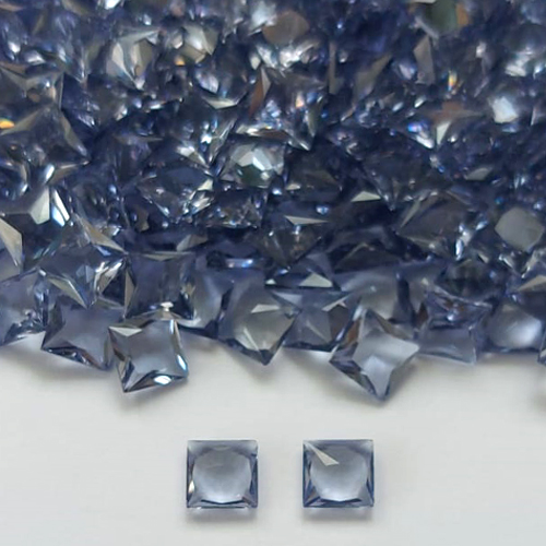 ACESSÓRIO NO BRUTO PRONTO PARA BANHO - ZIRCÔNIA QUADRADA LILÁS 6X6MM - PESO: 0,3GR - (VALOR UNITÁRIO) - BRU0003217