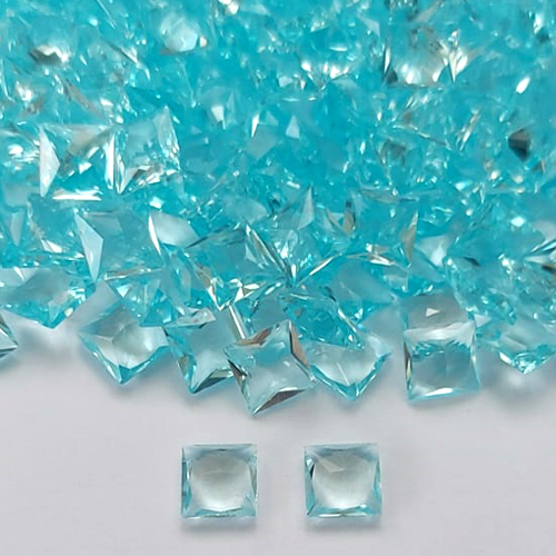 ACESSÓRIO NO BRUTO PRONTO PARA BANHO - ZIRCÔNIA QUADRADA AZUL CLARA 6X6MM - PESO: 0,3GR - (VALOR UNITÁRIO) - BRU0003218
