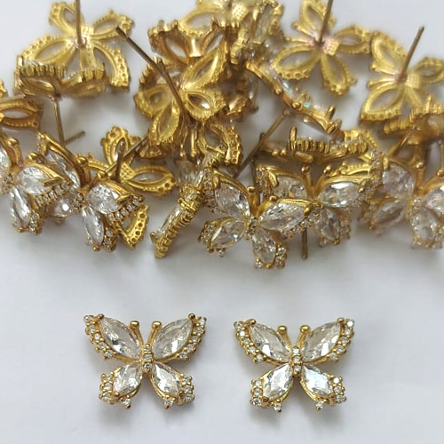 BRINCO NO BRUTO PRONTO PARA O BANHO - BRINCO DE PINO BORBOLETA CRAVEJADA EM MICROS ZIRCÔNIAS 15MM - PESO: 2,8GR - COMPOSIÇÃO: LATÃO / ZIRCÔNIA - BRU16112