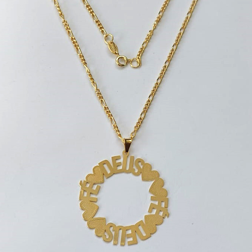 GARGANTILHA FOLHEADA A OURO - BANHADO COM 5 MILÉSIMOS + VERNIZ DIAMOND - CORRENTE 3x1 45CM E PINGENTE MANDALA FÉ E DEUS 42MM - FECHO REDONDO - OURO432