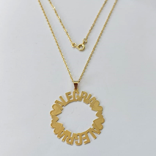 GARGANTILHA FOLHEADA A OURO - BANHADO COM 5 MILÉSIMOS + VERNIZ DIAMOND - CORRENTE 45CM E PINGENTE MANDALA ALEGRIA 42MM - FECHO REDONDO - OURO434