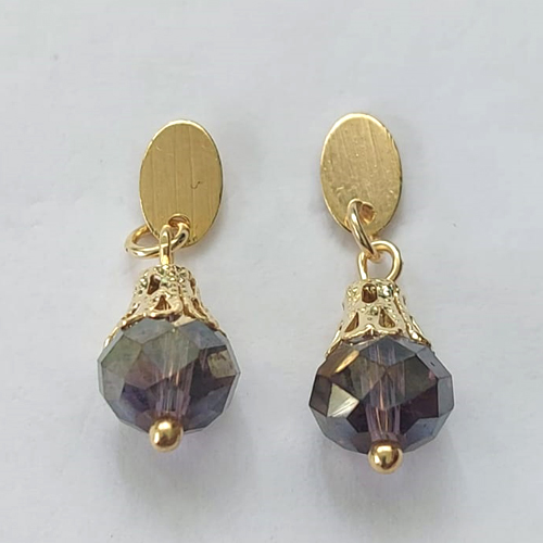 BRINCO FOLHEADO A OURO - BANHADO COM 5 MILÉSIMOS + VERNIZ DIAMOND - BRINCO DE PINO BASE OVAL E CRISTAL AUSTRÍACO 8MM - OURO462