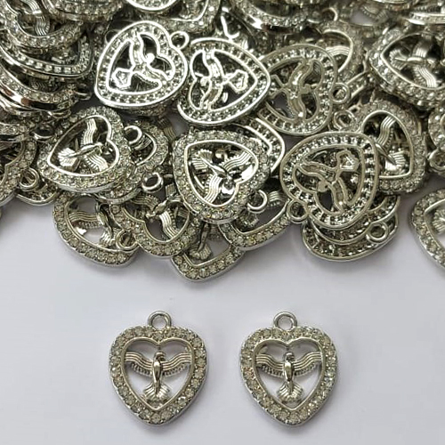 ACESSÓRIO PINGENTE CORAÇÃO ESPÍRITO SANTO COM STRASS 15X18MM - COMPOSIÇÃO: METAL - BIJU00022