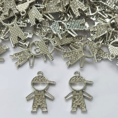 ACESSÓRIO PINGENTE MENINO COM STRASS 15X22MM - COMPOSIÇÃO: METAL - (CX.141) BIJU00028