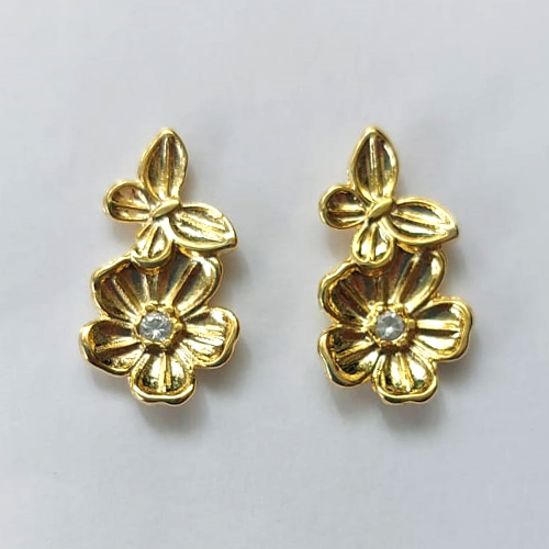 BRINCO FOLHEADO A OURO - BANHADO COM 5 MILÉSIMOS + VERNIZ DIAMOND - (CRIS) BRINCO DE PINO FLOR COM BORBOLETA E ZIRCÔNIA 9X18MM - OURO472