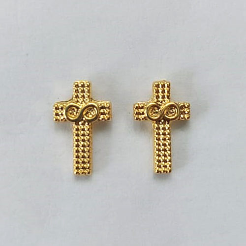BRINCO FOLHEADO A OURO - BANHADO COM 5 MILÉSIMOS + VERNIZ DIAMOND - (CRIS) BRINCO DE PINO CRUCIFIXO 7X12MM - OURO478