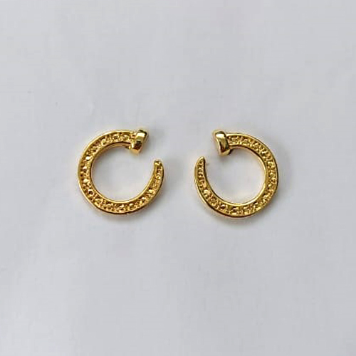 BRINCO FOLHEADO A OURO - BANHADO COM 5 MILÉSIMOS + VERNIZ DIAMOND - (CRIS) BRINCO DE PINO CÍRCULO VAZADO 13MM - OURO480