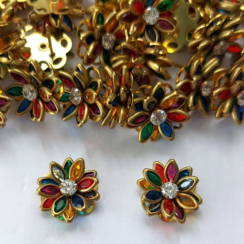 BRINCO NO BRUTO PRONTO PARA O BANHO - (AV) BRINCO DE PINO FLOR CRAVEJADA EM ZIRCÔNIAS COLORIDAS 14MM - PESO TOTAL 2,4GR - COMPOSIÇÃO: LATÃO / ZIRCÔNIA - BRU16125