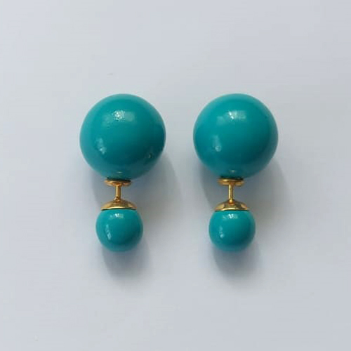 BRINCO FOLHEADO A OURO - BANHADO COM 5 MILÉSIMOS + VERNIZ DIAMOND - BRINCO DE PINO COM PÉROLAS COLORIDAS - OURO495