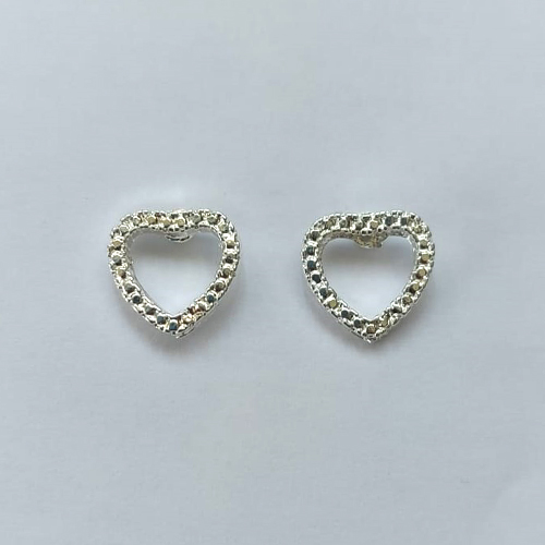 BRINCO FOLHEADO A PRATA COM 50 MILÉSIMOS + VERNIZ DIAMOND - (CRIS) BRINCO DE PINO CORAÇÃO VAZADO 10MM - PRA606