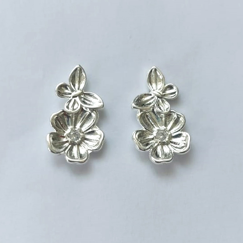 BRINCO FOLHEADO A PRATA COM 50 MILÉSIMOS + VERNIZ DIAMOND - (CRIS) BRINCO DE PINO FLOR E BORBOLETA 10X18MM - PRA608